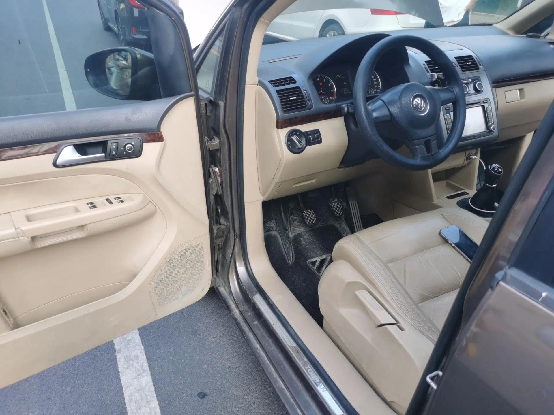 Volkswagen Touran 2013 1.4T Manual Comfort Edition 5-Seater — миниатюра 16