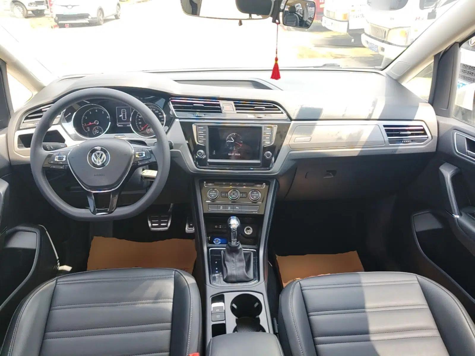 Volkswagen Touran 2018 Volkswagen Touran L 280TSI DSG Comfort Edition 7 Seats China V Emission Standard — миниатюра 17