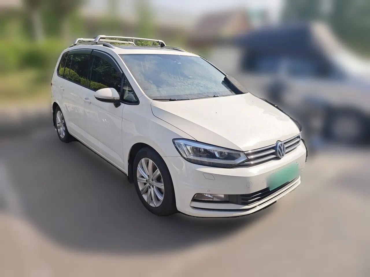 Volkswagen Touran 2018 Volkswagen Touran L 280TSI DSG Comfort Edition 7-seater — миниатюра 3
