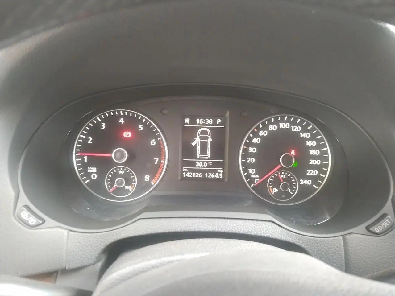 Volkswagen Sharan 2014 2.0 TSI Luxury Model — миниатюра 11