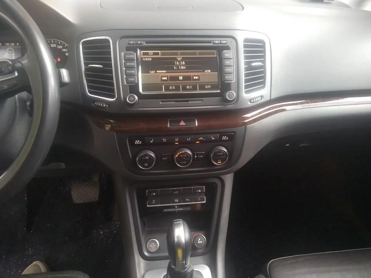 Volkswagen Sharan 2014 2.0 TSI Luxury Model — миниатюра 13