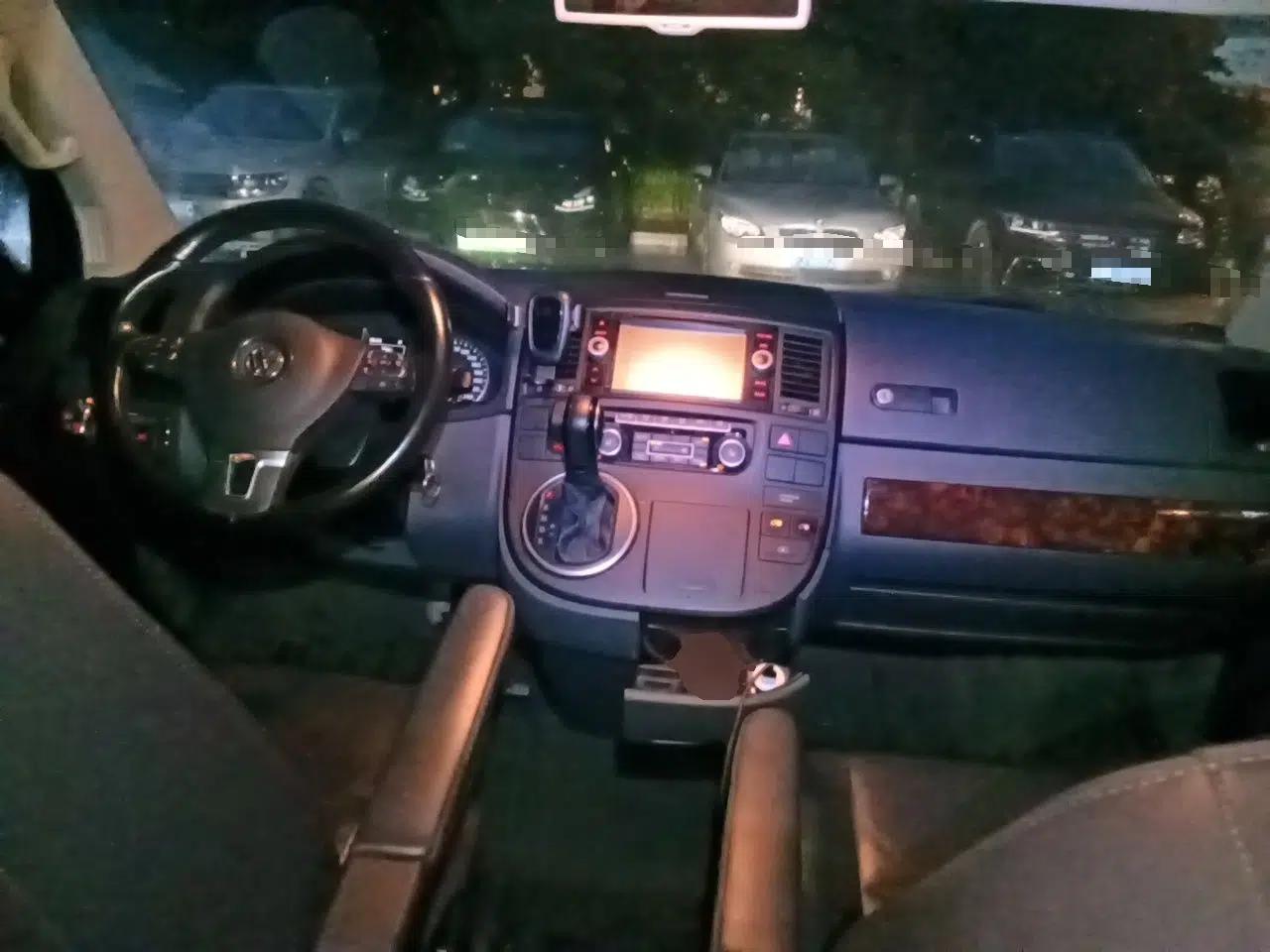 Volkswagen Multivan 2014 2.0 TSI Four-Wheel-Drive Executive Edition — миниатюра 9