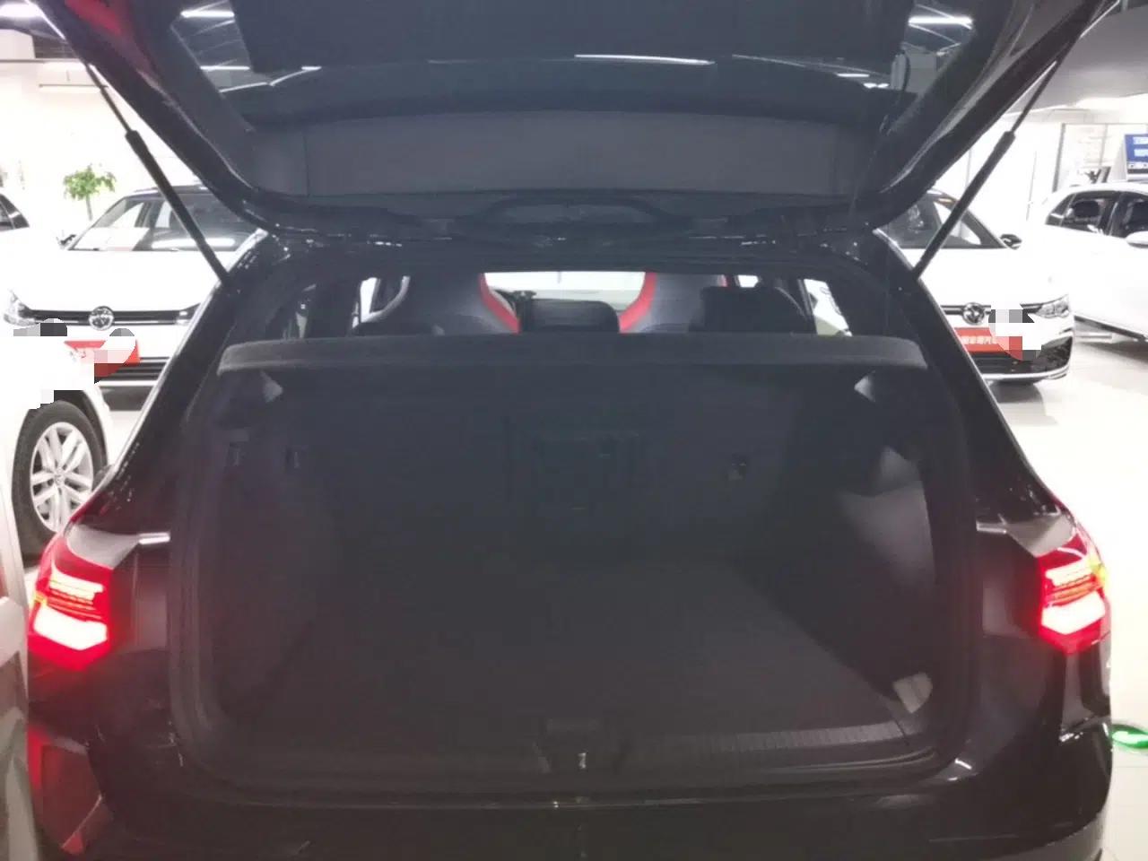 Volkswagen Golf GTI 2023 380TSI DSG GTI — миниатюра 22