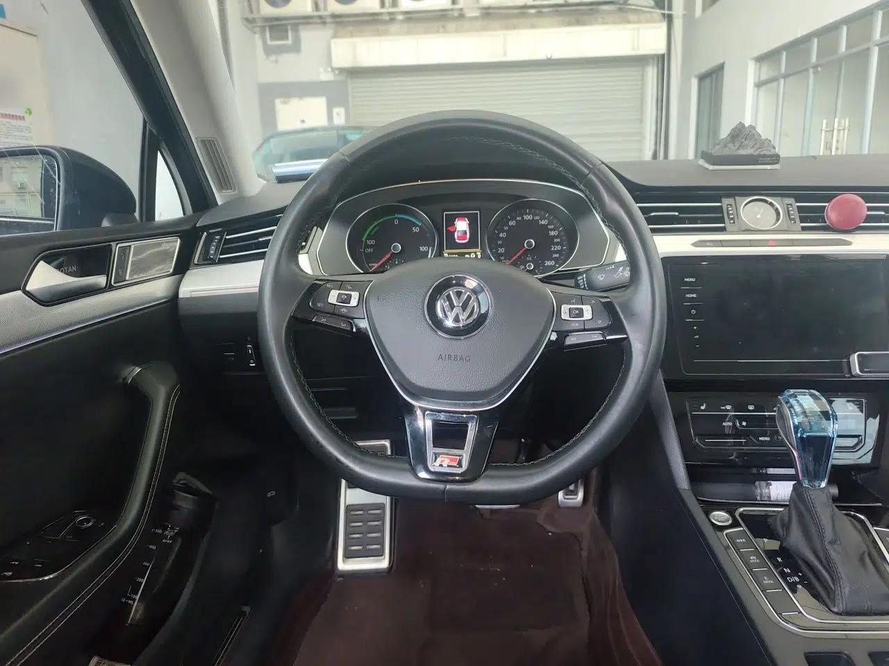 Volkswagen Magotan GTE Plug-in Hybrid 2020 GTE Luxury Model — миниатюра 10