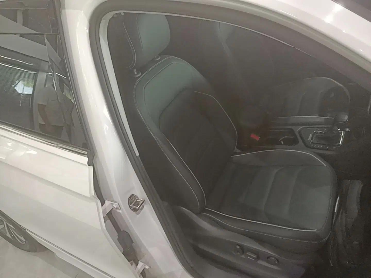 Volkswagen Tiguan L New Energy 2021 430 PHEV Plug-in Hybrid Flagship Edition — миниатюра 24