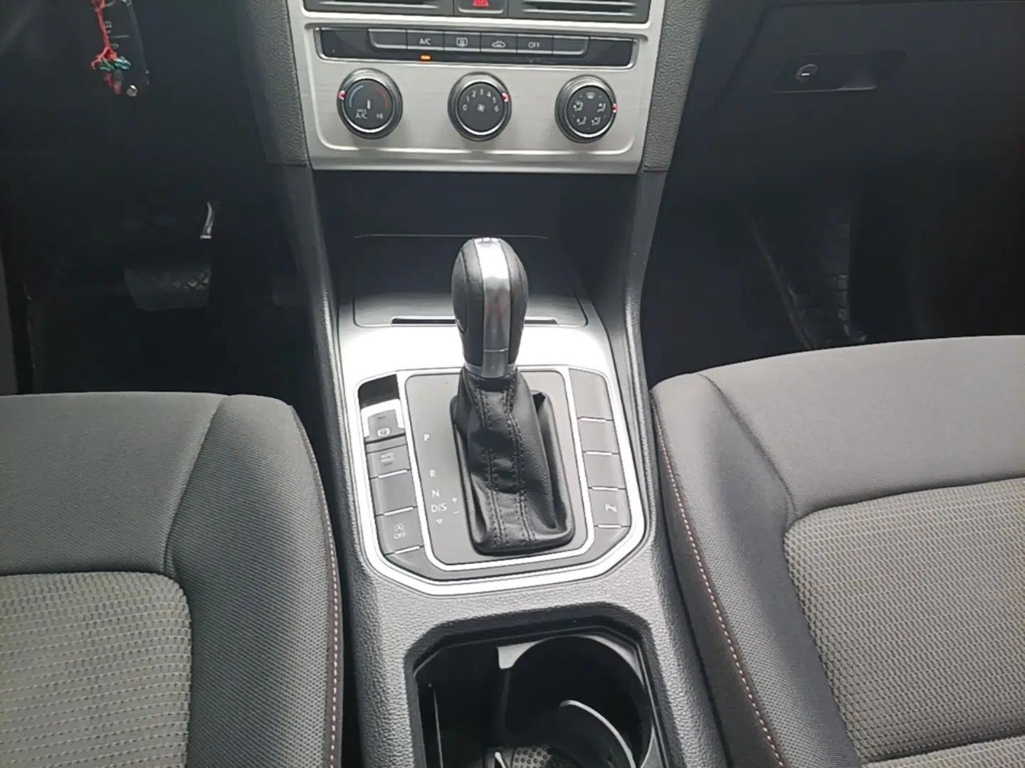 Volkswagen Golf Sportsvan 2016 230TSI Automatic Trend Edition — миниатюра 16