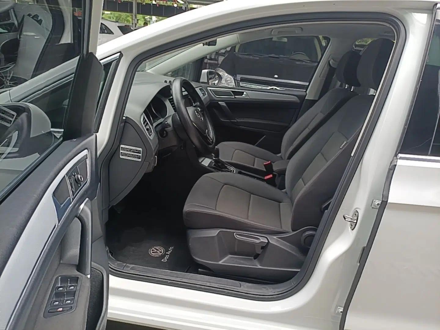 Volkswagen Golf Sportsvan 2016 230TSI Automatic Trend Edition — миниатюра 18