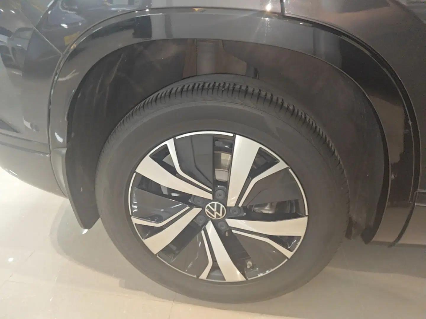 Volkswagen Tayron GTE Plug-in Hybrid 2020 1.4T Luxury Model — миниатюра 11