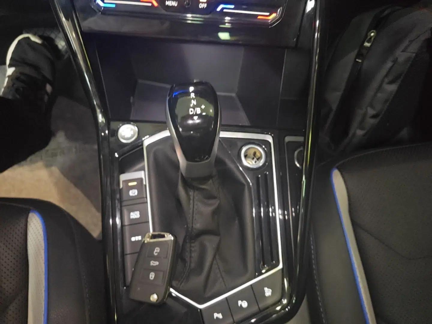 Volkswagen Tayron GTE Plug-in Hybrid 2020 1.4T Luxury Model — миниатюра 16