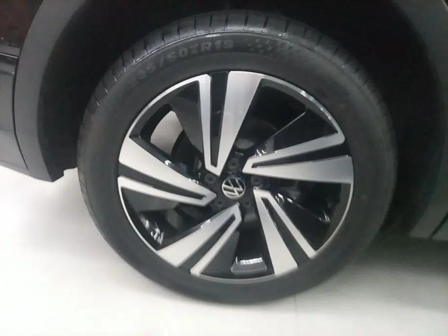 Volkswagen Tiguan X 2023 330TSI Two-Wheel-Drive Flagship Edition — миниатюра 11