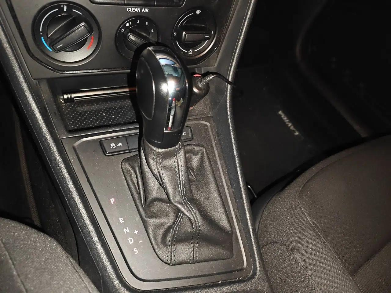 Volkswagen Gran Lavida 2017 1.6L Automatic Fashion Edition — миниатюра 14