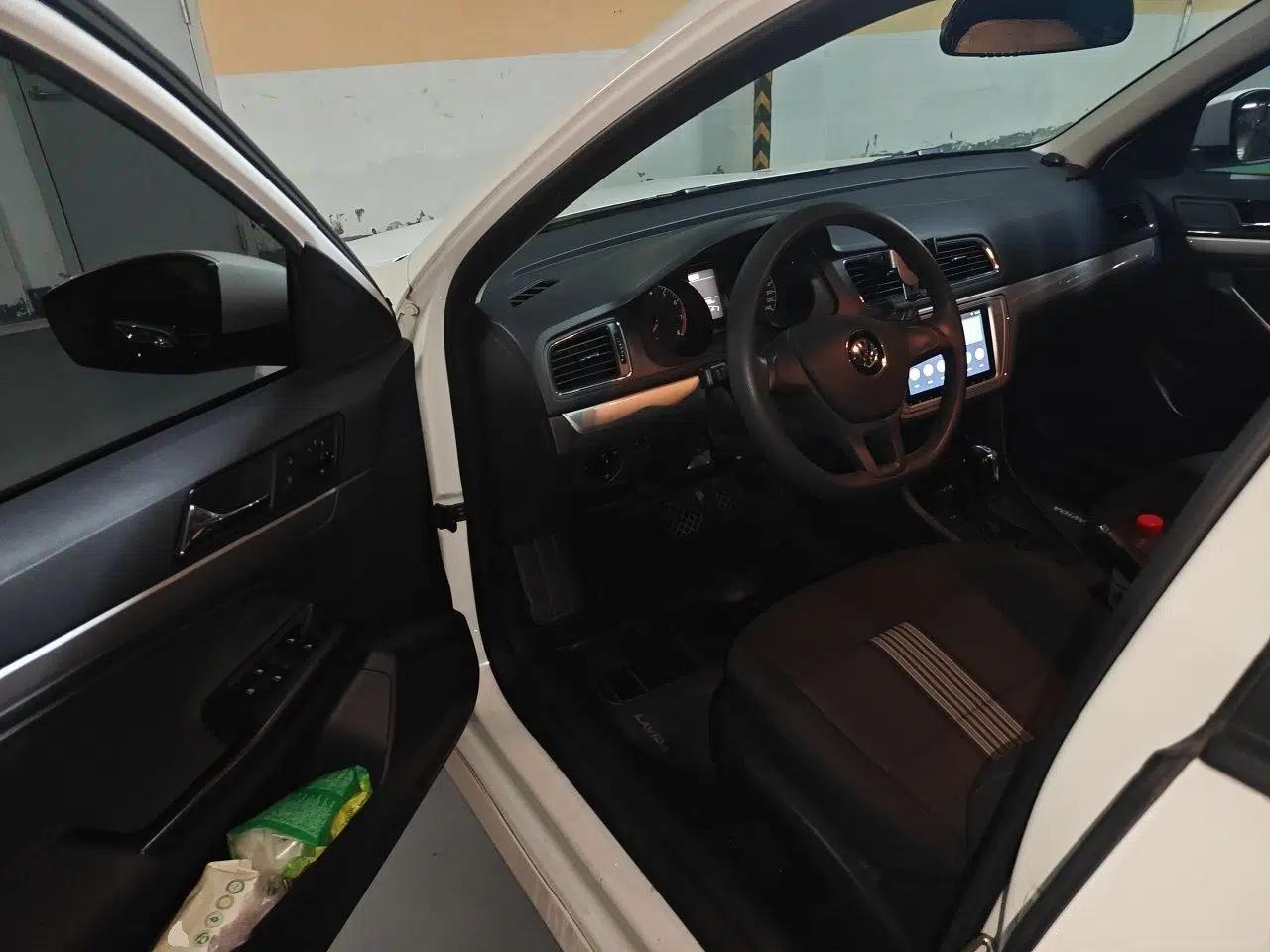 Volkswagen Gran Lavida 2017 1.6L Automatic Fashion Edition — миниатюра 16