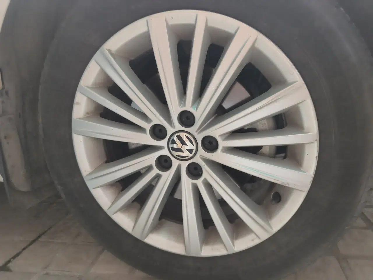 Volkswagen Gran Lavida 2015 1.6L Automatic Comfort Edition — миниатюра 5