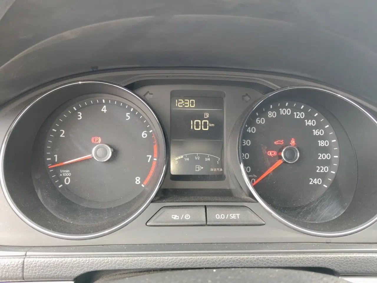 Volkswagen Gran Lavida 2015 1.6L Manual Comfort Edition — миниатюра 11