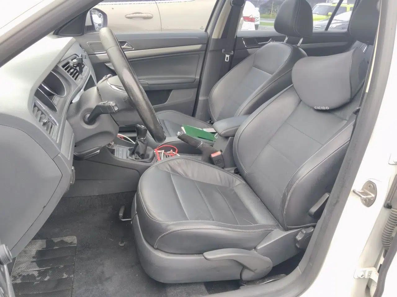 Volkswagen Gran Lavida 2015 1.6L Manual Comfort Edition — миниатюра 15