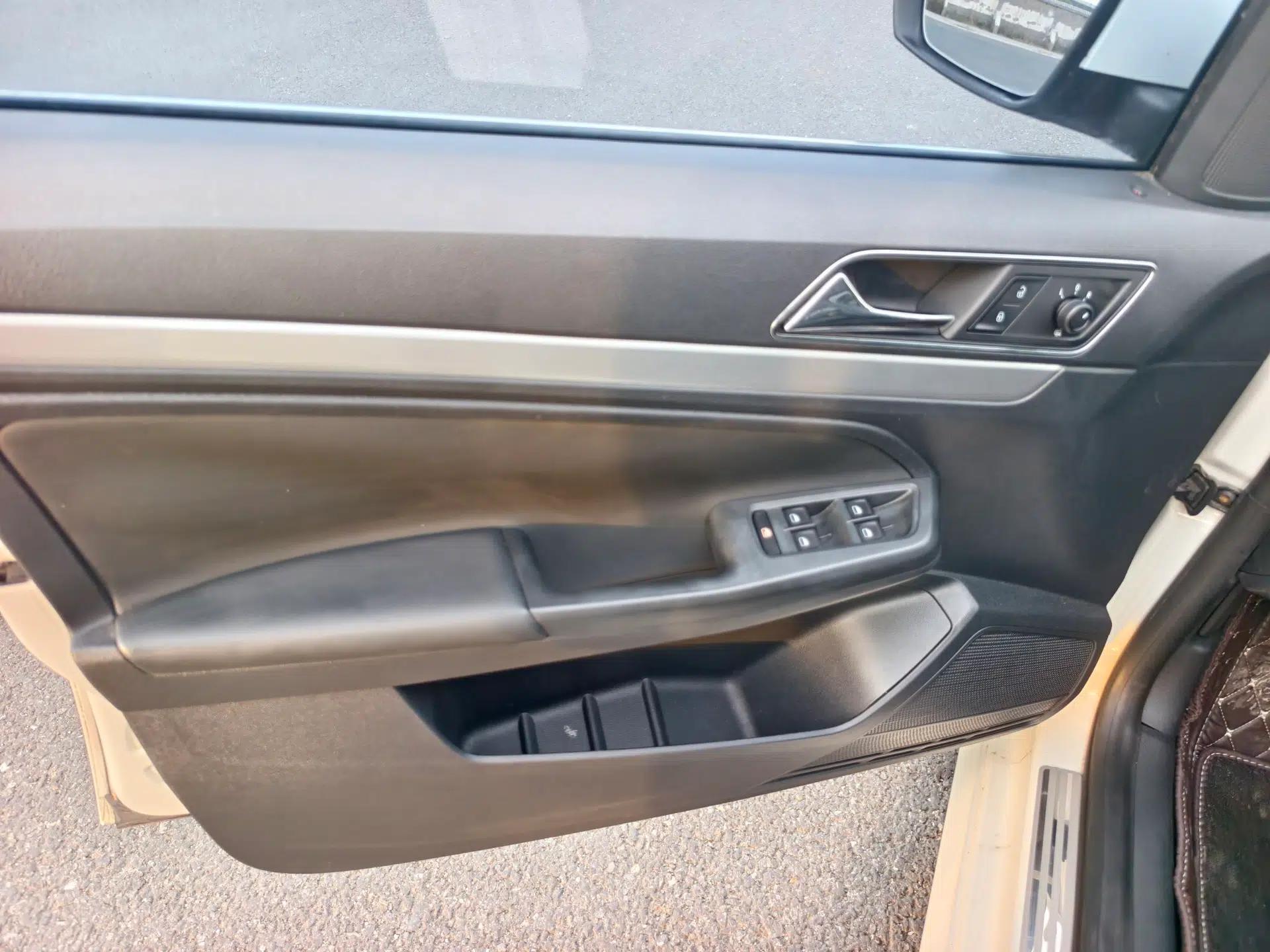 Volkswagen Gran Lavida 2015 1.6L Manual Comfort Edition — миниатюра 19