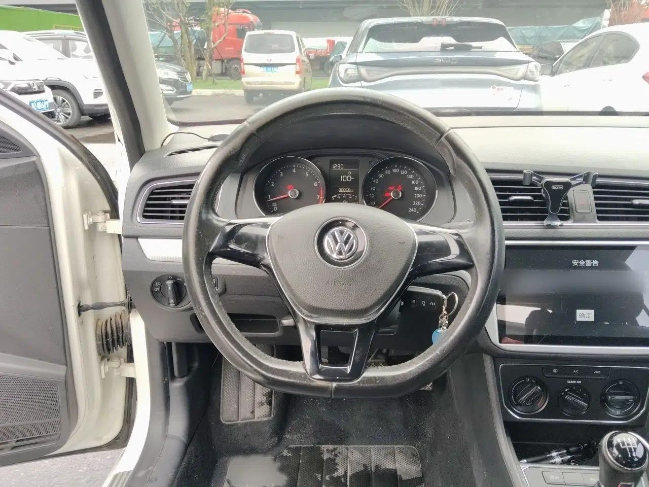 Volkswagen Gran Lavida 2015 1.6L Manual Comfort Edition — миниатюра 10
