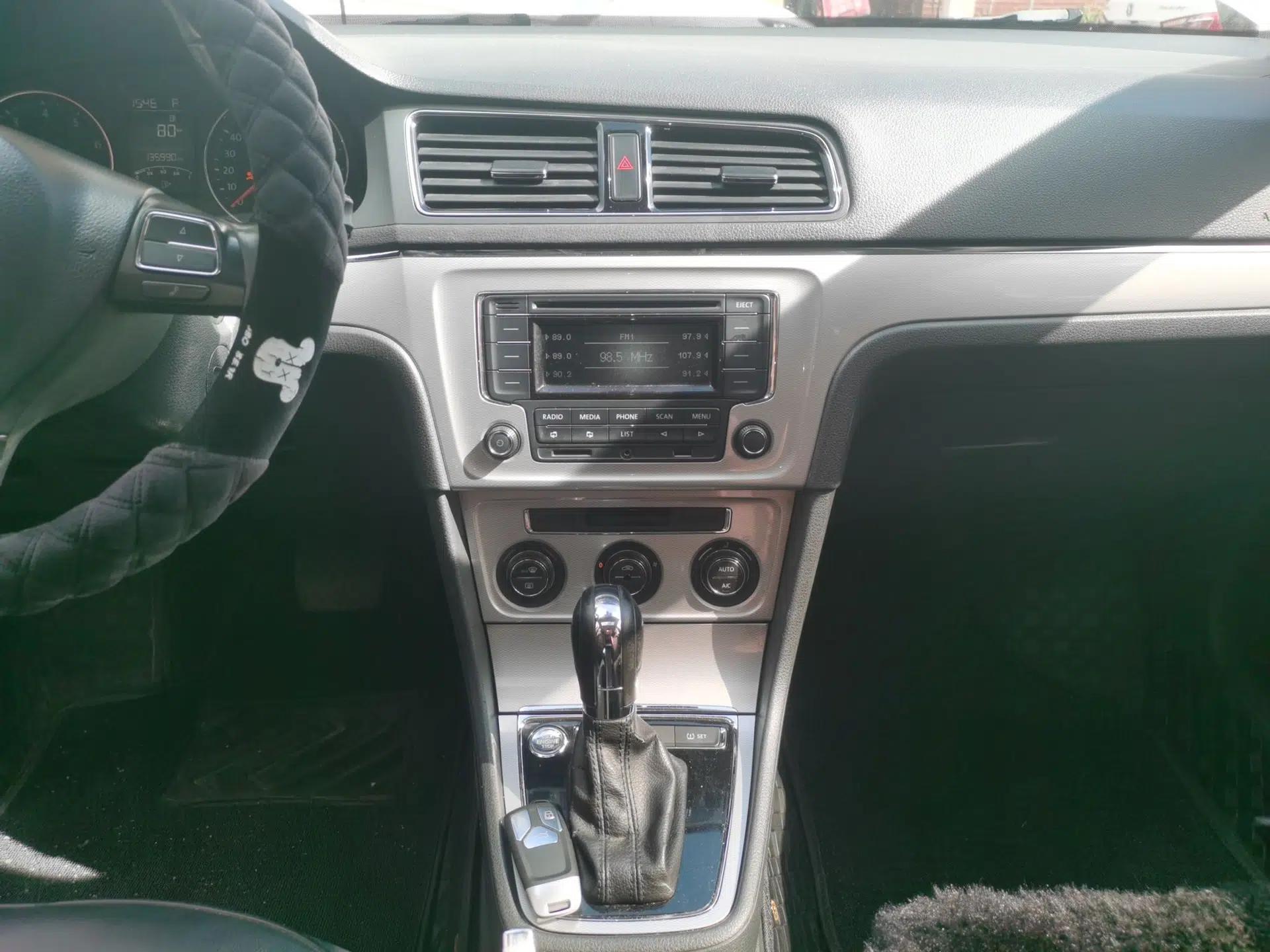 Volkswagen Gran Lavida 2014 1.6L Automatic Sport Edition — миниатюра 13