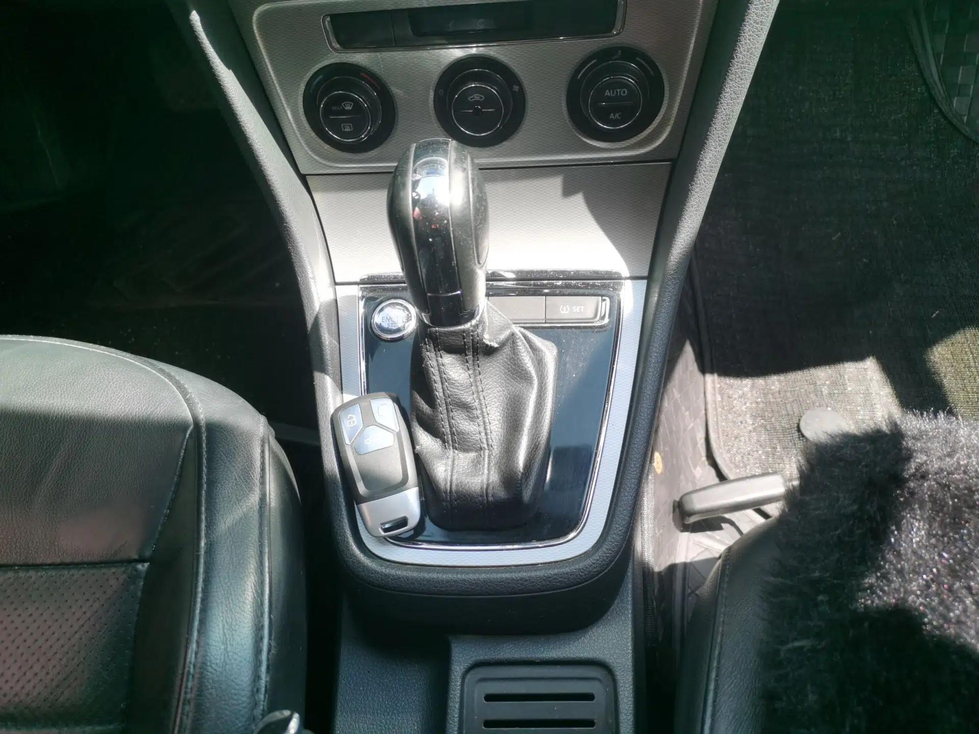 Volkswagen Gran Lavida 2014 1.6L Automatic Sport Edition — миниатюра 14