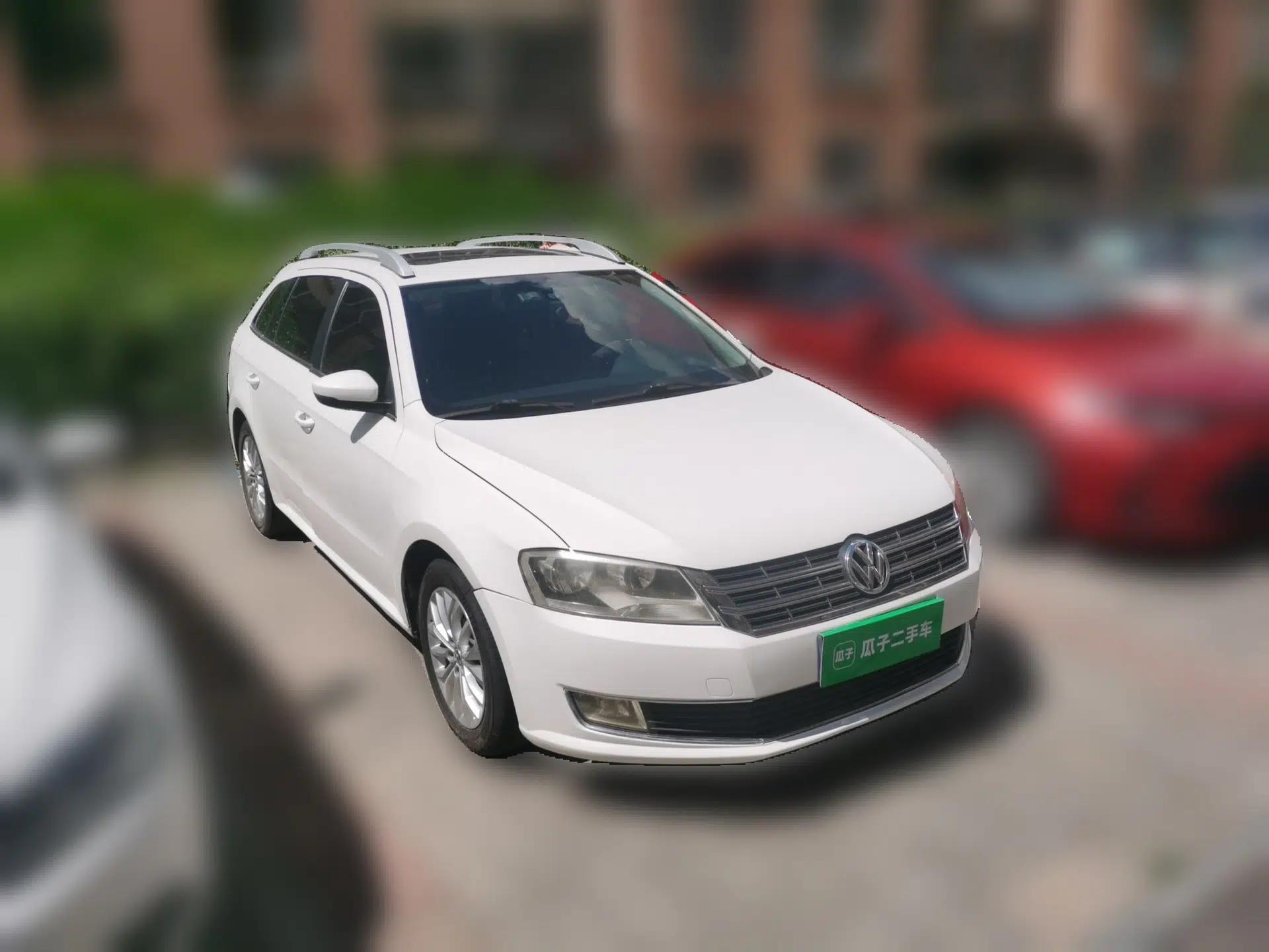 Volkswagen Gran Lavida 2014 1.6L Automatic Sport Edition — миниатюра 3