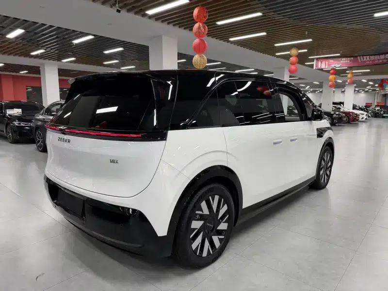 ZEEKR MIX 2025 76kWh Smart Drive Edition — миниатюра 5