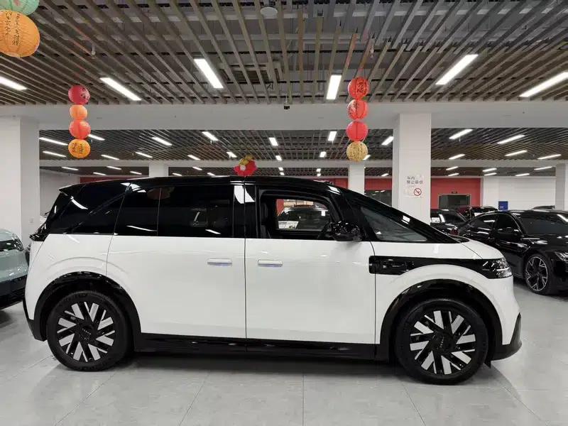 ZEEKR MIX 2025 76kWh Smart Drive Edition — миниатюра 6