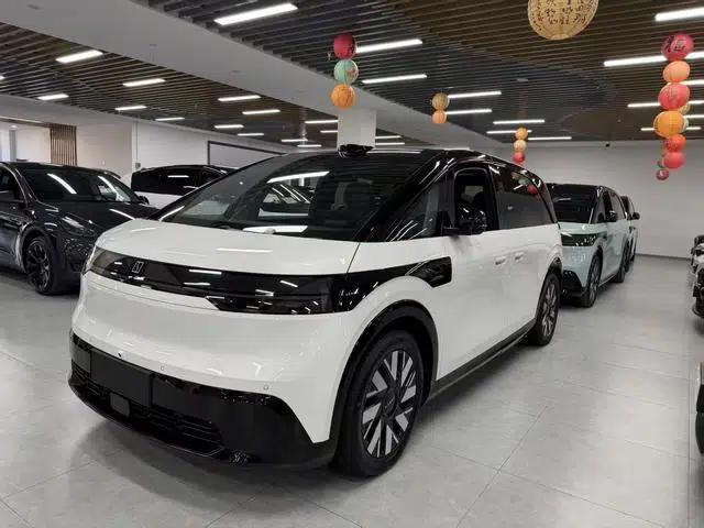 ZEEKR MIX 2025 76kWh Smart Drive Edition