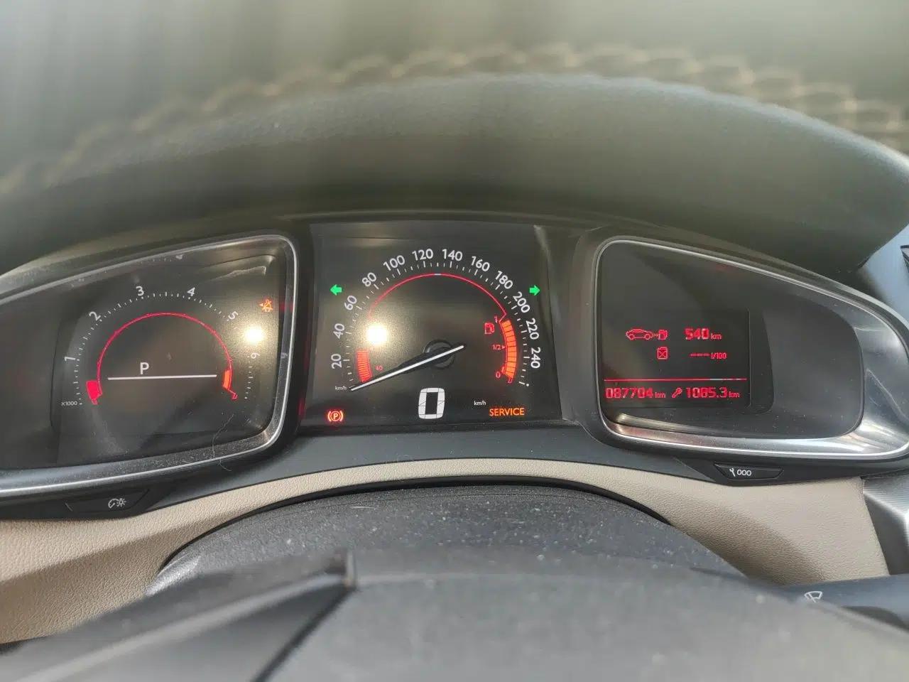 DS 5LS 2015 1.6T 60th Anniversary Limited Edition THP160 — миниатюра 11