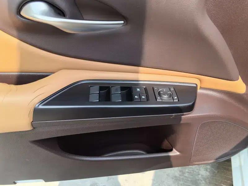 Lexus ES 2020 300h Premium Edition (China V Emission Standard) — миниатюра 22