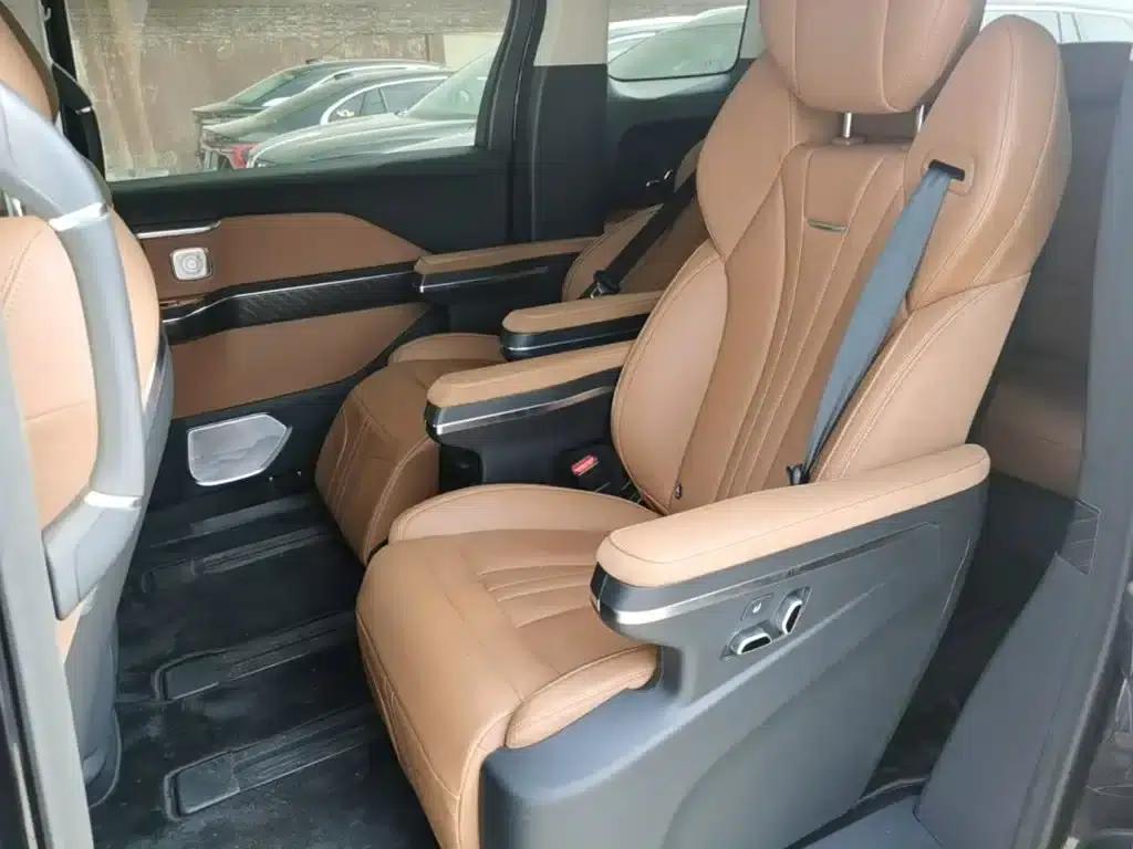 Hongqi HQ9 PHEV 2024 2.0T AWD Business Edition — миниатюра 17