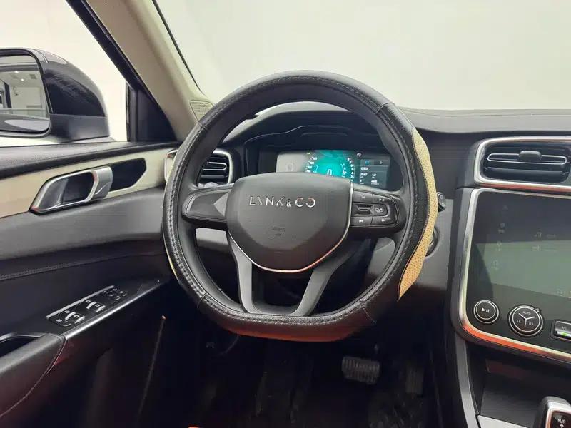 Lynk & Co 01 2019 2.0T 2WD Pure Edition (China VI Emission Standard) — миниатюра 16