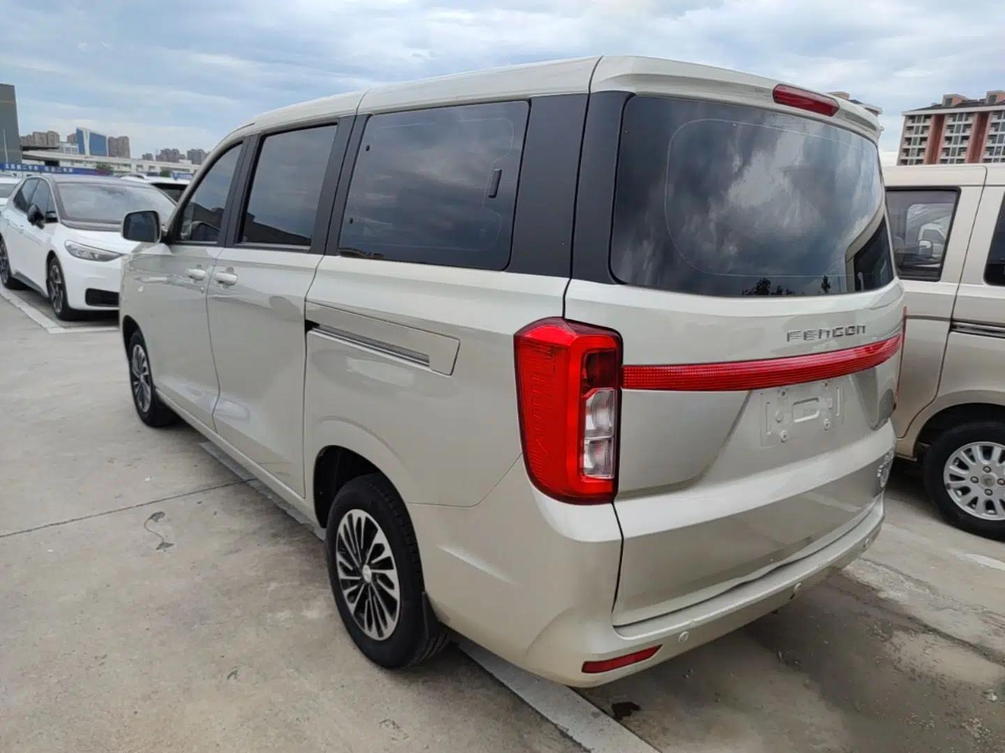 Dongfeng Fengon 380 2022 1.5L Comfort-Class Passenger Vehicle (Steel Spring) with 5 Seats — миниатюра 4