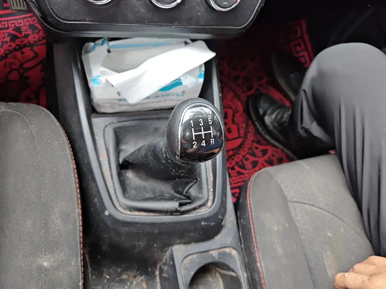 Dongfeng Fengon 380 2022 1.5L Comfort-Class Passenger Vehicle (Steel Spring) with 5 Seats — миниатюра 14