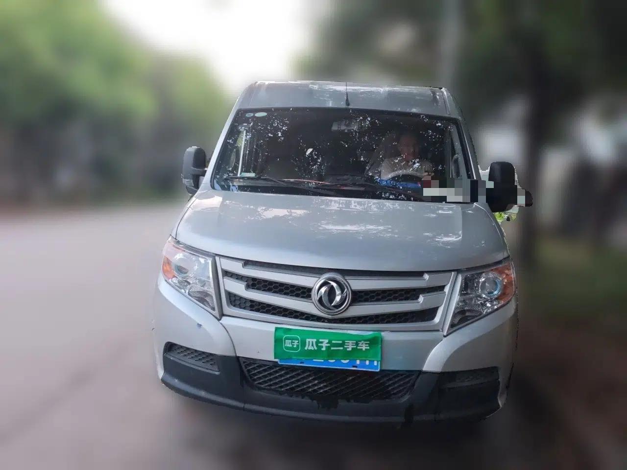 Dongfeng Yufeng 2021 2.5T V9 Value-Added Logistics Vehicle Short Wheelbase Mid-Roof Design 5-9 Seater China V Emission Standard ZD25 — миниатюра 2