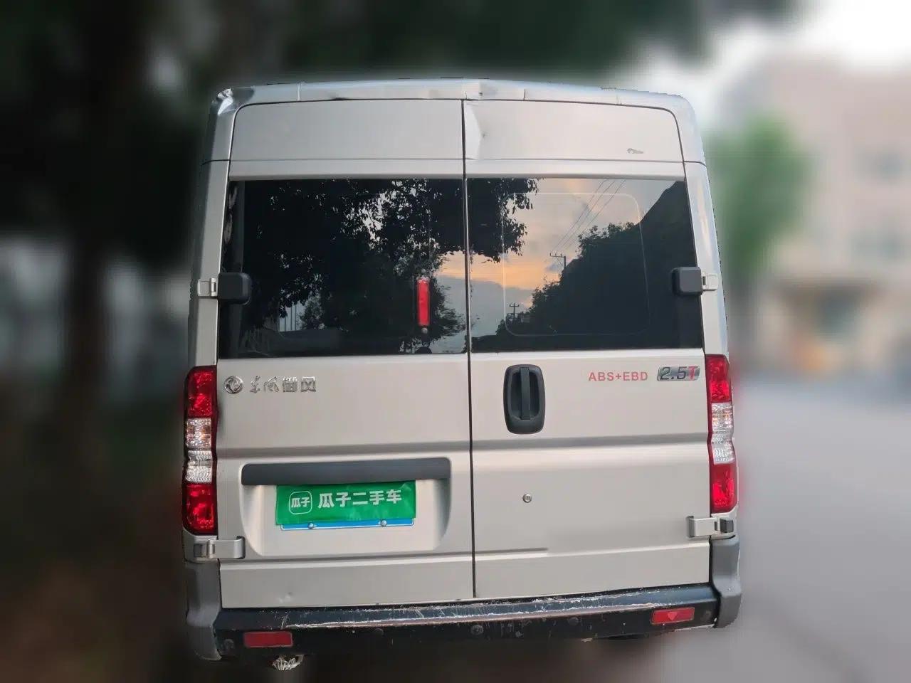 Dongfeng Yufeng 2021 2.5T V9 Value-Added Logistics Vehicle Short Wheelbase Mid-Roof Design 5-9 Seater China V Emission Standard ZD25 — миниатюра 5