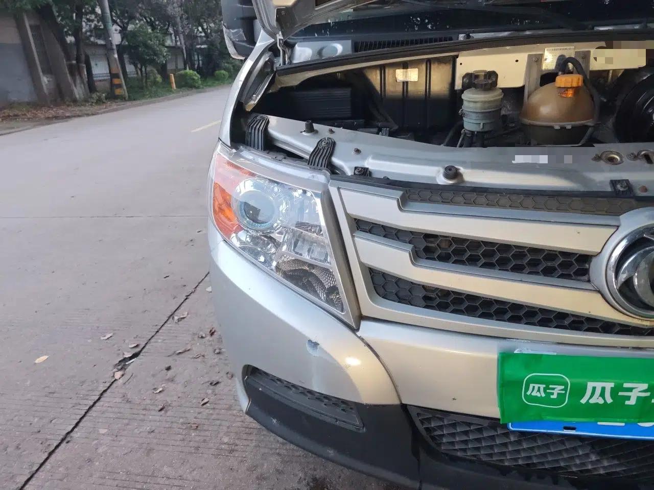 Dongfeng Yufeng 2021 2.5T V9 Value-Added Logistics Vehicle Short Wheelbase Mid-Roof Design 5-9 Seater China V Emission Standard ZD25 — миниатюра 7