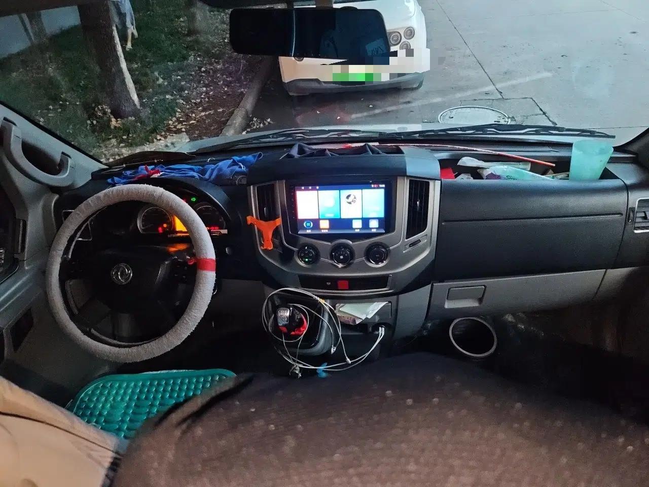 Dongfeng Yufeng 2021 2.5T V9 Value-Added Logistics Vehicle Short Wheelbase Mid-Roof Design 5-9 Seater China V Emission Standard ZD25 — миниатюра 9