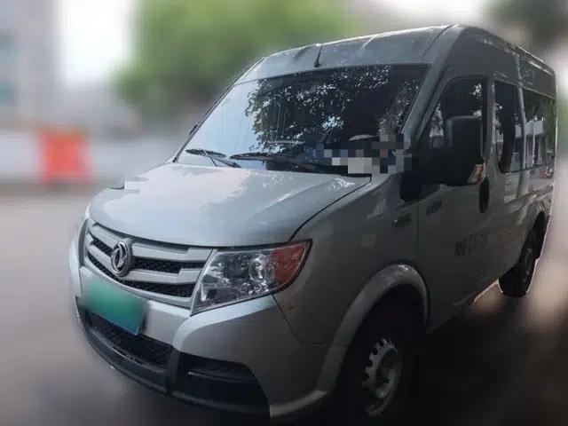 Dongfeng Yufeng 2021 2.5T V9 Value-Added Logistics Vehicle Short Wheelbase Mid-Roof Design 5-9 Seater China V Emission Standard ZD25