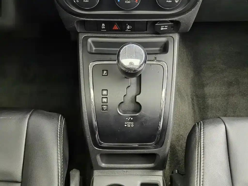 2014 Jeep Compass 2.4L Sport Edition — миниатюра 13