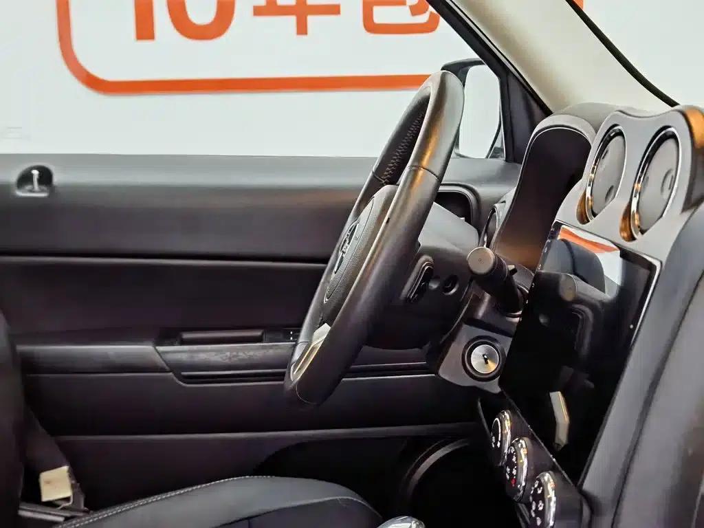 2014 Jeep Compass 2.4L Sport Edition — миниатюра 22