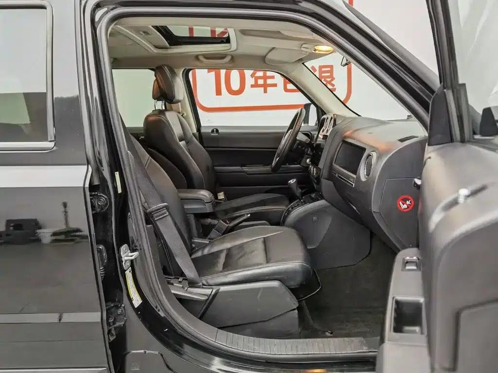 2014 Jeep Compass 2.4L Sport Edition — миниатюра 23
