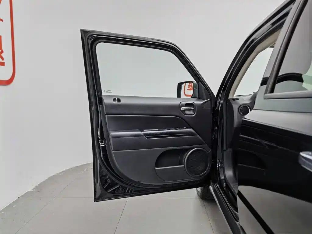 2014 Jeep Compass 2.4L Sport Edition — миниатюра 8