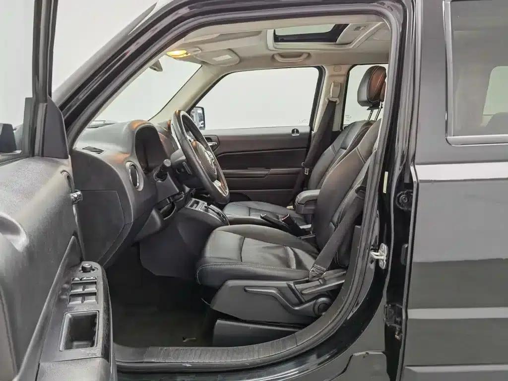 2014 Jeep Compass 2.4L Sport Edition — миниатюра 10