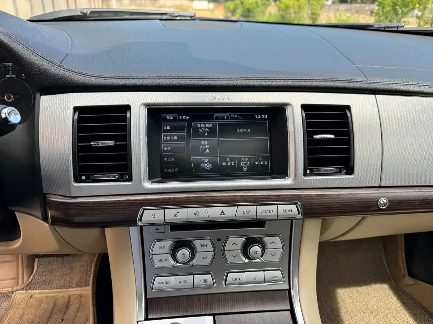 2013 Jaguar XF 2.0T Luxury Edition — миниатюра 16