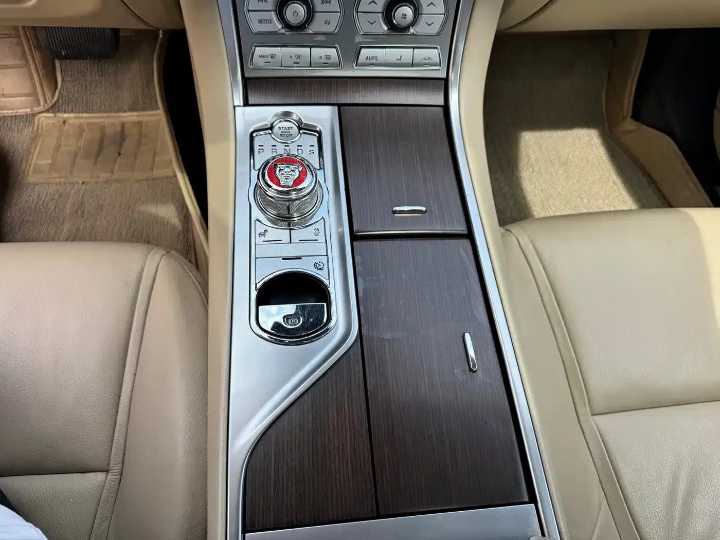 2013 Jaguar XF 2.0T Luxury Edition — миниатюра 17
