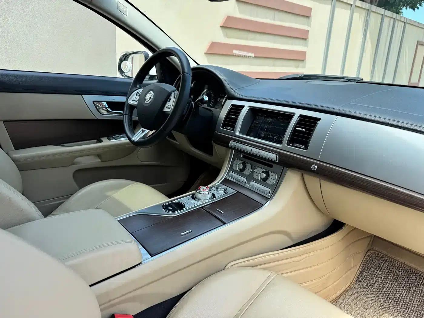 2013 Jaguar XF 2.0T Luxury Edition — миниатюра 19