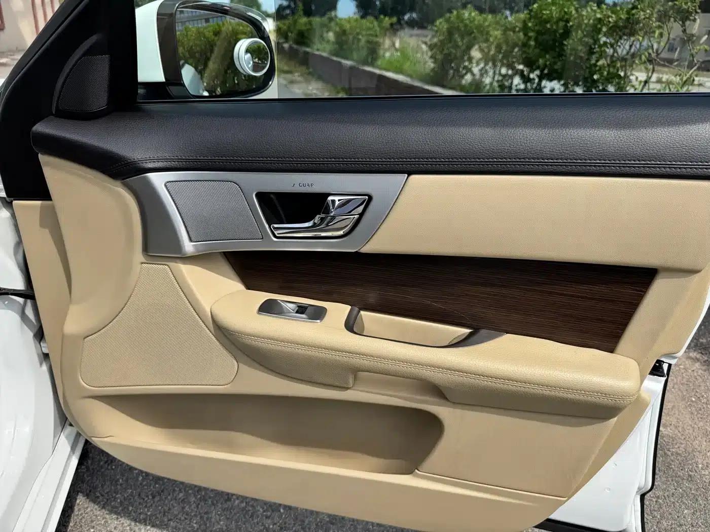 2013 Jaguar XF 2.0T Luxury Edition — миниатюра 20