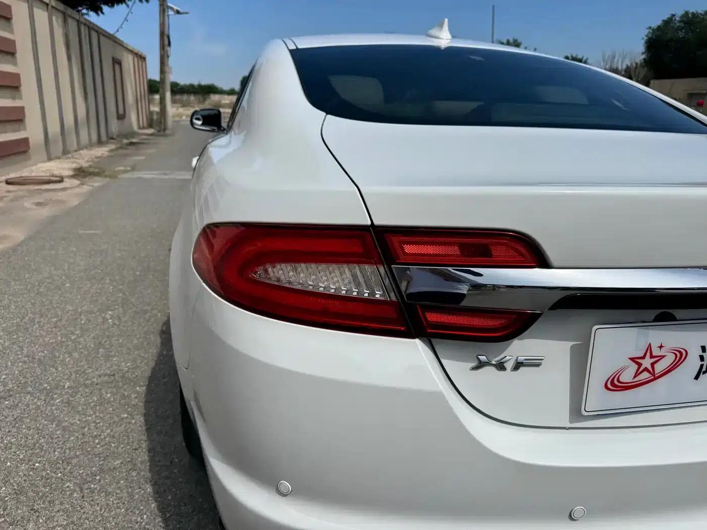 2013 Jaguar XF 2.0T Luxury Edition — миниатюра 24