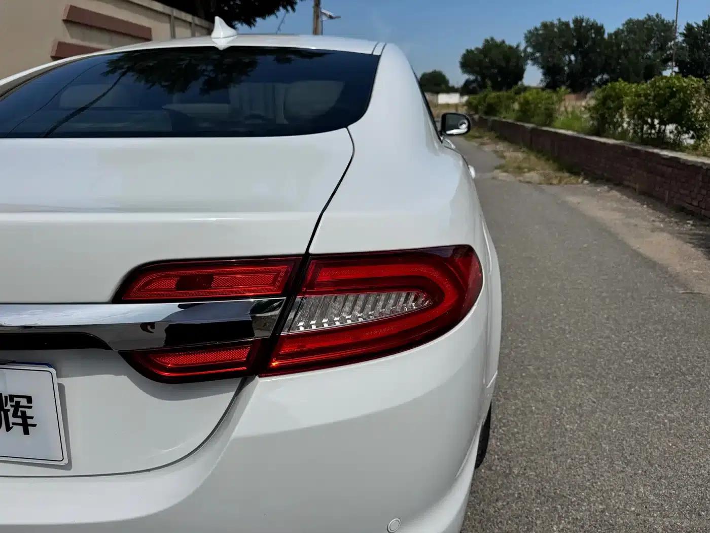 2013 Jaguar XF 2.0T Luxury Edition — миниатюра 25