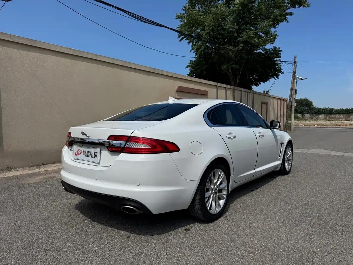2013 Jaguar XF 2.0T Luxury Edition — миниатюра 4